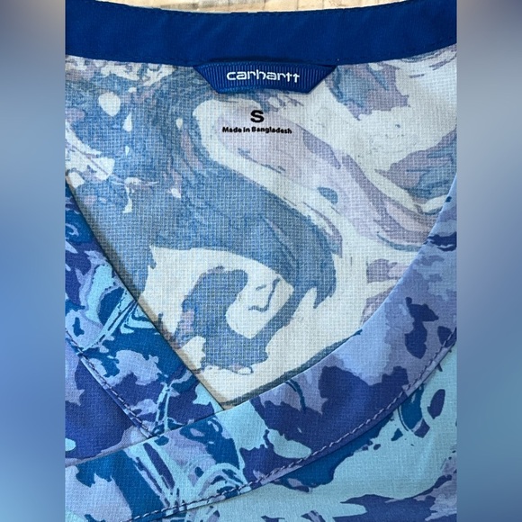 Carhartt Women’s size small blue patterned V neck scrub top nurse two pockets - Picture 3 of 7